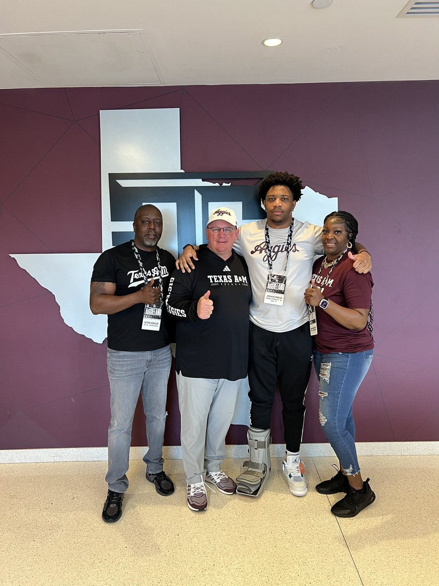 jermainekinsle3's tweet photo. Had an amazing time at @AggieFootball. Can’t wait to be back home for my official visit!!! #GigEm 👍

@CoachMikeElko @SpenceChaos @TonyJerodEddie @CoachBateman @coachmd_davis @ShaunCookFB @KinslerLatish @Mr_Carter57 @TexAgs https://t.co/tPnpvaJHQC