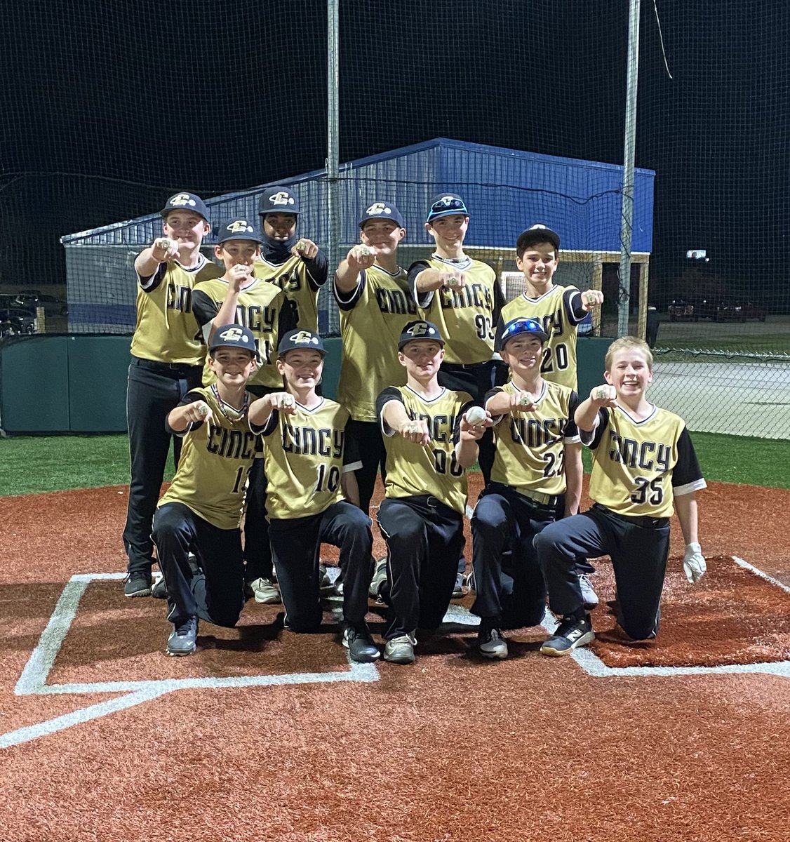 CinGalaxy2930's tweet photo. Fun Saturday… 4-0 record w/ Championship over Five Star Midwest!  Galaxy totaled 46 hits. Video: Zapata Kemp’s team leading 11th 2B.  Next: 4/23 Cincy Angels

Kemp: 9-12, 2BB, 3 2B, 9RBI, 8R, 2SB
Emmons: 8-12, BB, 2B, 3B, 7RBI, 8R, 2SB
Baker: 6-11, 3BB, 4 2B, 9RBI, 9R, SB; 6IP https://t.co/Q68bL1nuhU