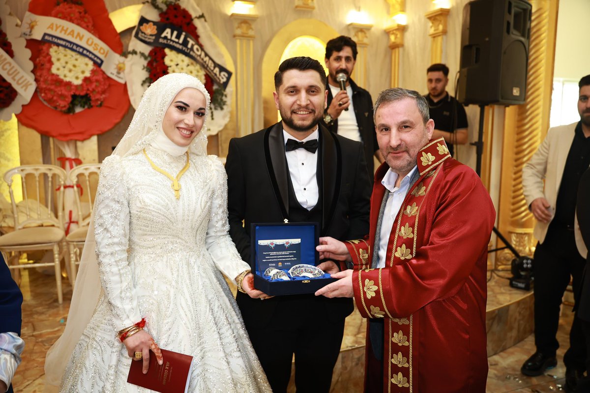 alitombastr's tweet photo. Fatma İle Murat'ın nikâhlarını kıydık. 

Kelen ve Çalım ailelerini tebrik eder; gençlerimize bir ömür hayırlı ve huzurlu bir yaşam dilerim. https://t.co/NoXTAYk5yE