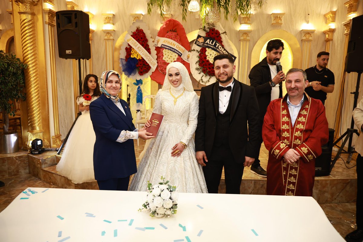 alitombastr's tweet photo. Fatma İle Murat'ın nikâhlarını kıydık. 

Kelen ve Çalım ailelerini tebrik eder; gençlerimize bir ömür hayırlı ve huzurlu bir yaşam dilerim. https://t.co/NoXTAYk5yE