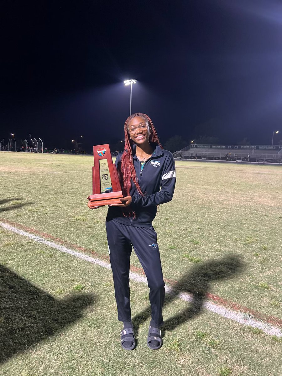 itsTajhana's tweet image. 3x District Champ:
🥇Long Jump
🥇Triple Jump
🥇High Jump
🏆 4th in 400 hurdles - 1st time running all season and had to run pretty much alone. But no worries - Regionals next for all 4!! #RoadToStates