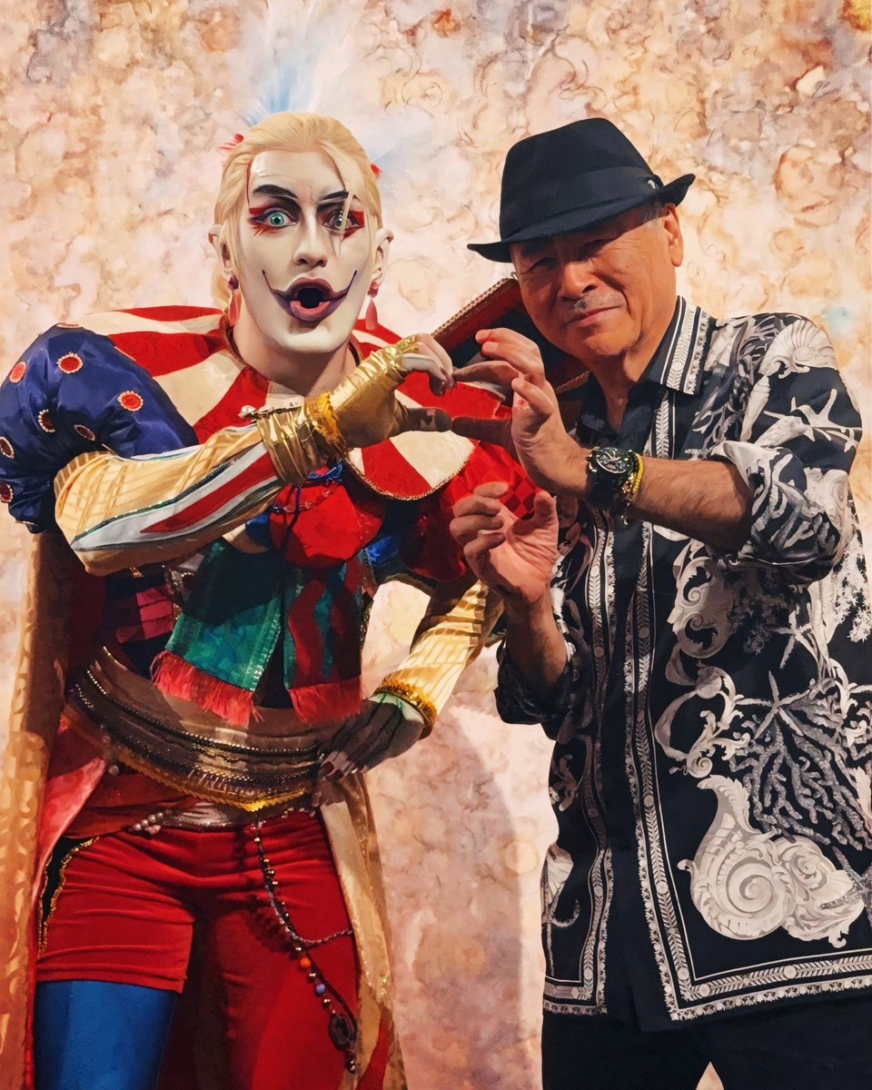 Leon_Chiro's tweet image. “Kefka meets Maestro Amano.” 💚🤍❤️
— AMANO CORPUS ANIMÆ ✨
Words can’t describe the honor, pride and happiness to work with Master Amano for his official exposition in Museo di Roma. His compliments for my Kefka filled my heart full of joy and inspiration, a moment I will carry…