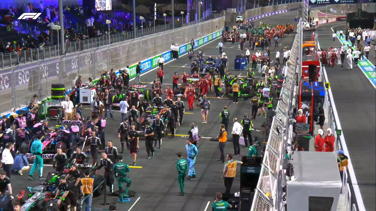 F1's tweet photo. 20 minutes to go until the formation lap begins ⏰

The grid is getting busy! 👀

#F1 #SaudiArabianGP https://t.co/7Gg1ZGNks4
