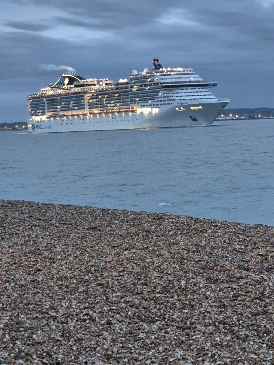 Pollyp68's tweet photo. In our favourite  spot in our Caravan Calshot Beach https://t.co/39nByAdyLU