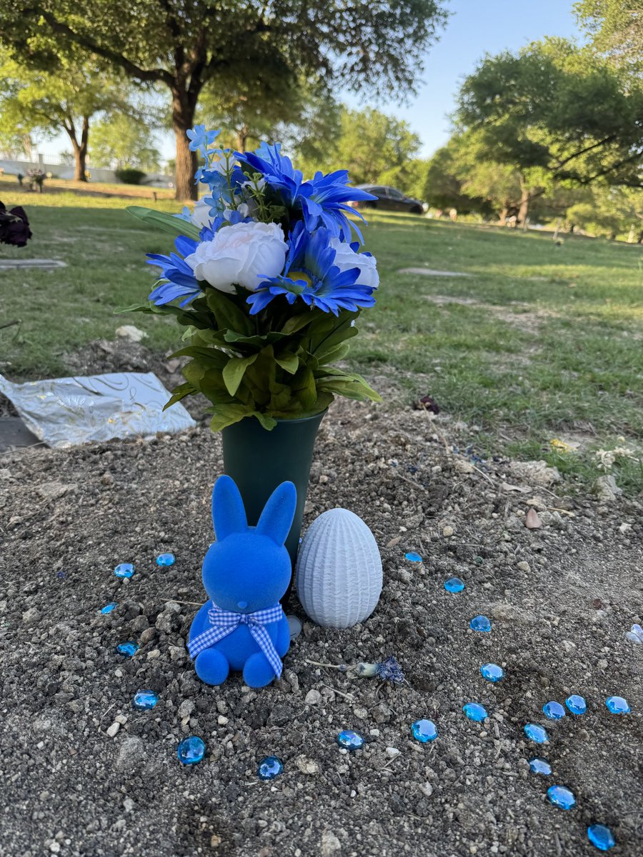 msfatrackssssss's tweet photo. happy easter casey we miss you a lot i know you watching over us & we gone pop it for you everytime💙 #llcasey https://t.co/1MHH1ezmFx