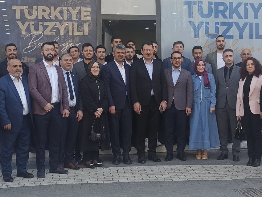 Ak Parti Genel Başkan Yardımcımız Sn <a href="/aliihsanyavuz54/">Ali İhsan YAVUZ</a> ve İl Başkan Yardımcımız <a href="/mtalhakor/">M. Talha Kor</a> beraber Pendik İlçe Başkanlığımızın hazırlamış olduğu programa katılım sağladık