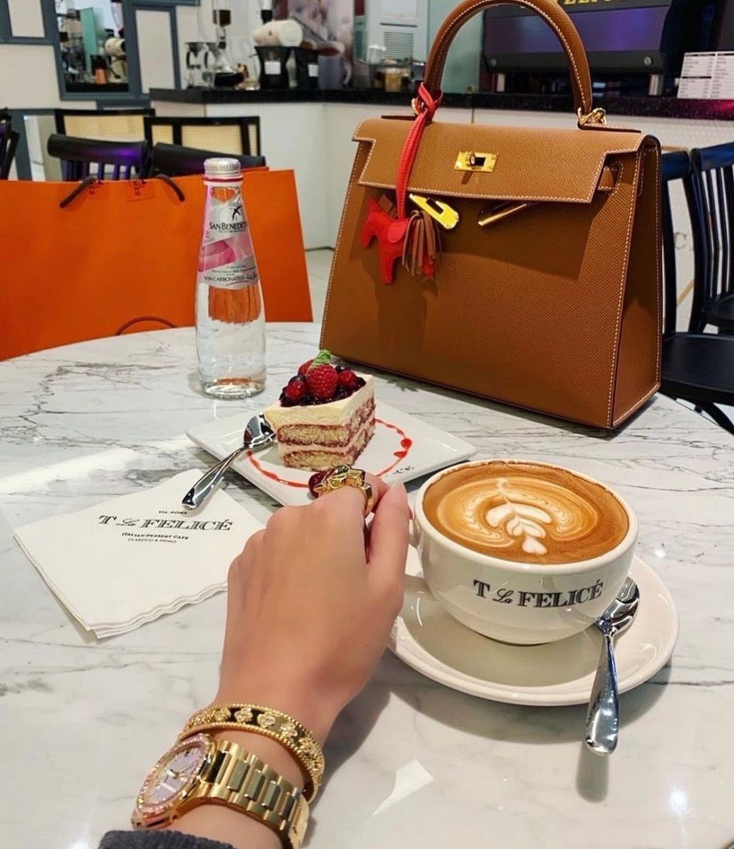 panyuchen3's tweet photo. A perfect cappuccino with latte art ☕ https://t.co/5oLUDbjCB3