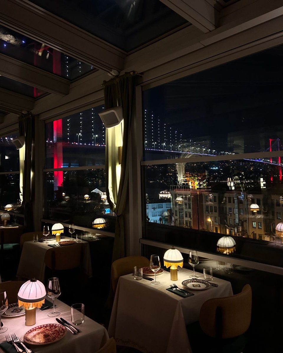 İstanbul’da mutlaka gitmeniz gereken mekanlar: 🧶

1. Ortaköy, Visorante