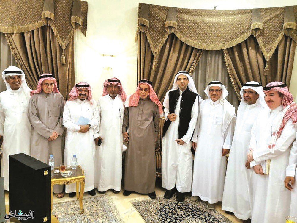 رحم الله الأديب الكبير سعد البواردي رحمة واسعة وأسكنه فسيح جناته.
التقيت به في أماكن عدة: في منزله بالقاهرة، وفي منزله بالرياض، وفي النادي الأدبي بالرياض، ولدي بعض مؤلفاته بإهداء منه.

خالص العزاء والمواساة لأسرته الكريمة، وللوسط الثقافي بعامة.