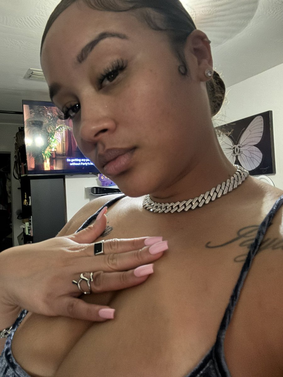 Queen Tee tweet media