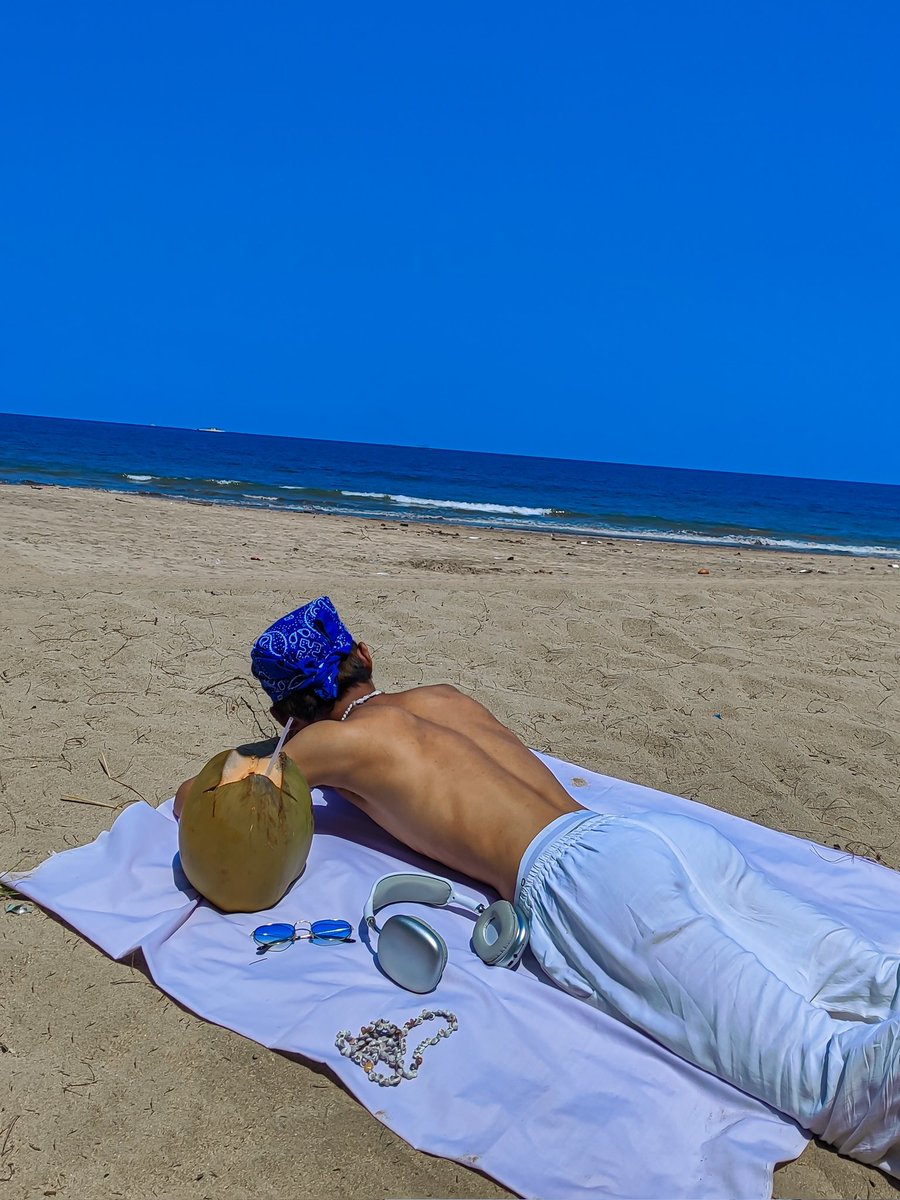 an_ming1's tweet photo. Summer vibe 🐬🥥 https://t.co/xBoX9qR8x7