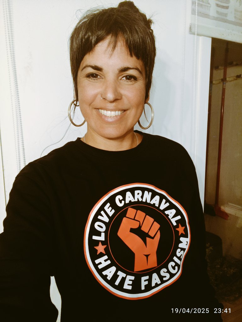 Pedazo de sudadera que me han regalado de la <a href="/lachiridelpasio/">Desomeokupoyo💪🏼</a>