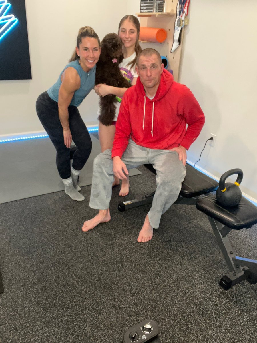 MNiskach1's tweet photo. Happy Easter all. Family leg day and Kendall got her #Rylee work out done for Sunday. @PVSbaseball @ThatDude_BMONT https://t.co/caMvVDN1fk