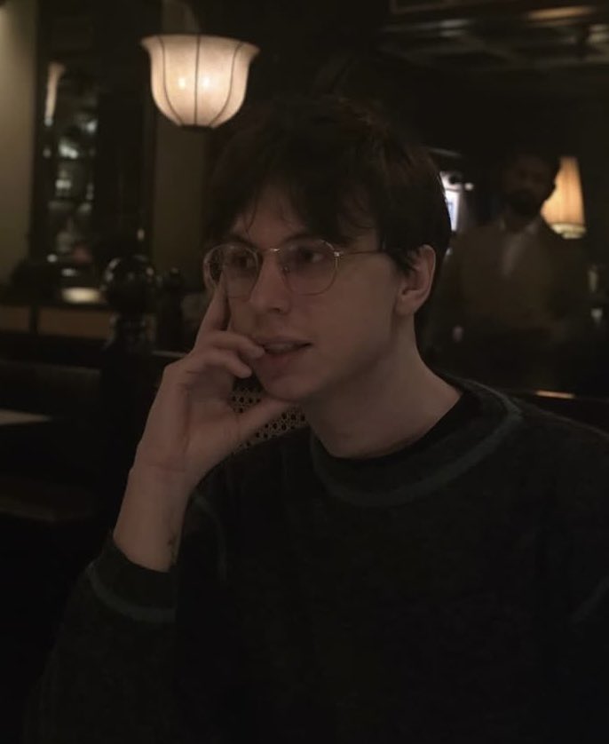 faylimarie's tweet photo. nobody will ever see this but @Caedrel looks like one of the culkin brothers https://t.co/Pq7mG4MWx9
