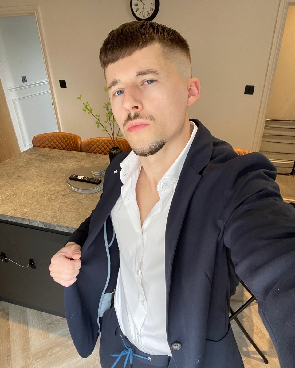 Do you believe in love at first swipe 😊