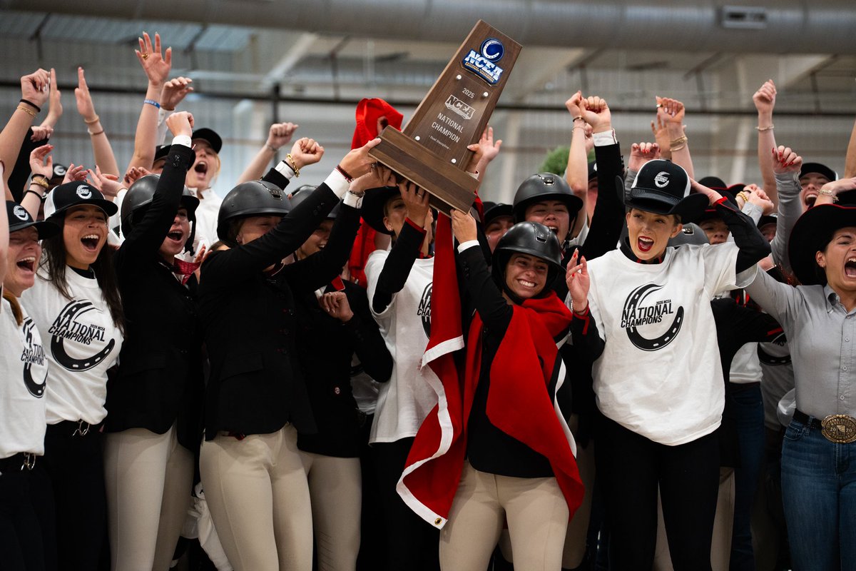 UGAEquestrian's tweet photo. Woke up a Natty Champ!🤩

#GoDawgs | #OurTime https://t.co/WcYs91BuM3
