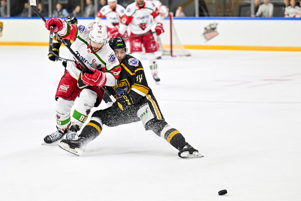Action from the first period 

Nottingham Panthers v Cardiff Devils  

Play-off final  

📷