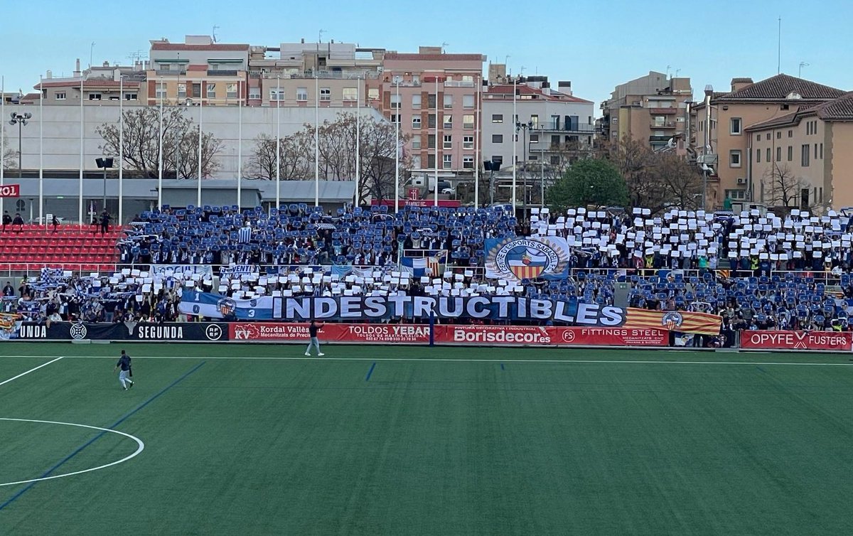 CatGrada's tweet photo. Afició del CE Sabadell a l'estadi del Terrassa FC el derbi del Vallès. 20/4/25 https://t.co/hmVUIMTzzD