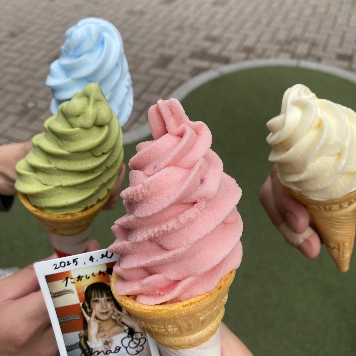 maovelous0609's tweet photo. ライブハウス後にオフ会までの間開店待ちの間のマオ活
メンバー全員の色がありました🩷🩵🤍💚
#今日もマオ活
#マオと鹿児島旅
#LAPPY https://t.co/QANfLPenTO