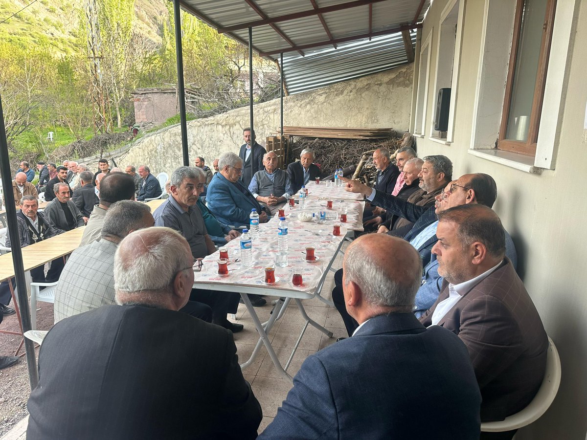 gokhangok44's tweet photo. Cumhur İttifakı #Malatya Kale Belediye Başkanımız İhsan Özbay’ın ahirete irtihal eden amcası Mahmut Özbay’ın taziyesine katılım sağladık.

Merhuma Allah’tan rahmet; ailesi ve yakınlarına başsağlığı ve sabırlar diliyorum.

Mekânı cennet olsun. https://t.co/lNsBipqY3t