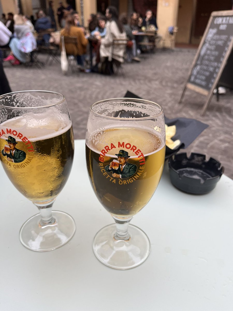 Alex_jonssson's tweet photo. Skål från Bologna 🍻 https://t.co/CrrDjJjncY