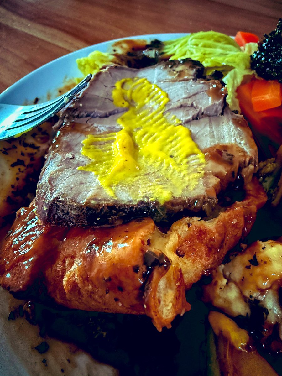 Marc_Flies's tweet photo. The day just gets better…… thank you to my beautiful wife for preparing a Sunday Roast, and to @CockburnsBedale butchers for THE BEST joint of slow cooked beef I’ve ever had, and to The Greengrocer Bedale for the extremely fresh and tasty veg to accompany ! https://t.co/tF0eijrWNL