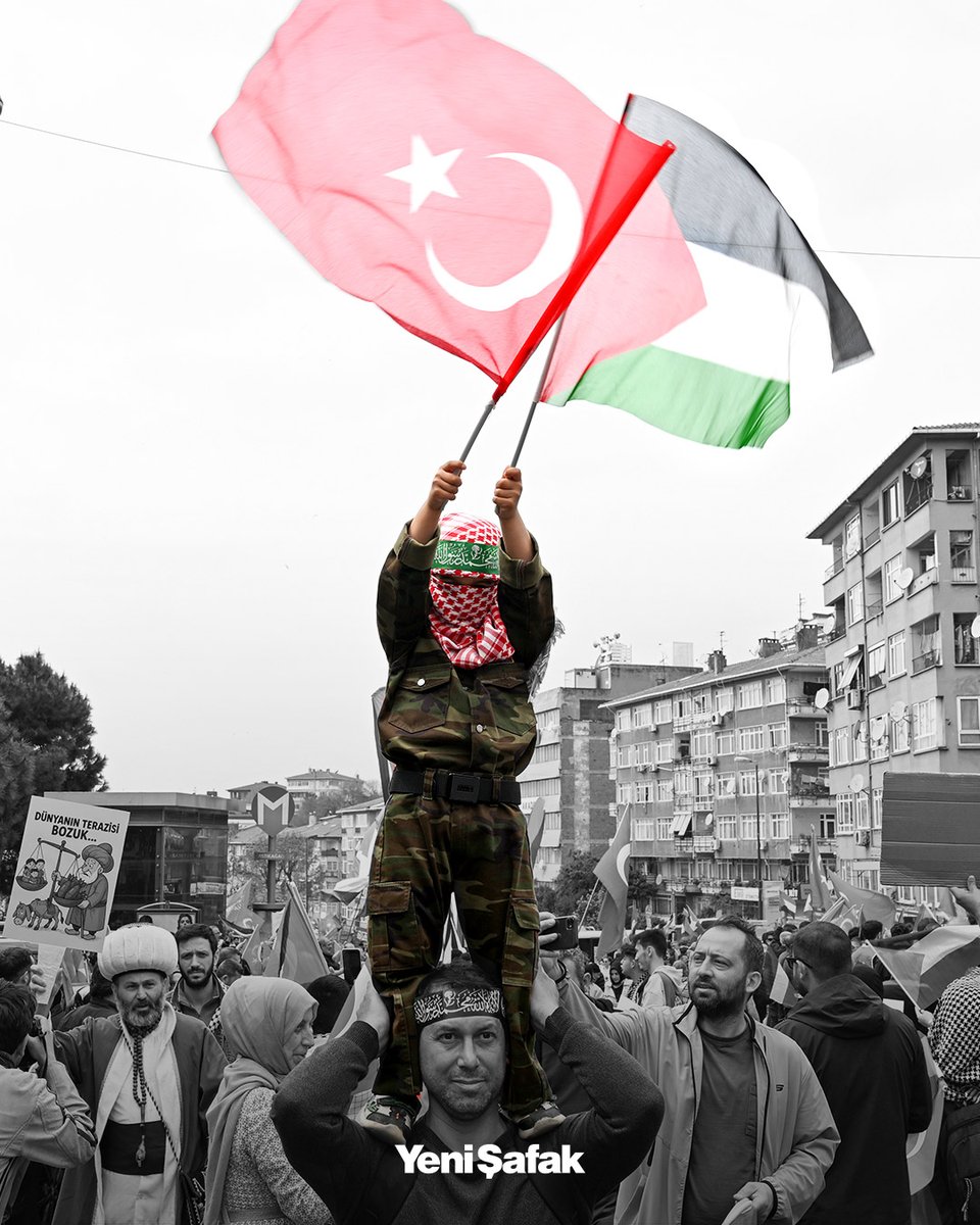 🇹🇷🇵🇸"Biz inanıyoruz ki Osmanlı torunlarıyla birlikte elbet bir gün Kudüs'te omuz omuza namaz kılacağız."

— İzzeddin el-Kassam Tugayları Sözcüsü Ebu Ubeyde

📸Üsküdar/İstanbul