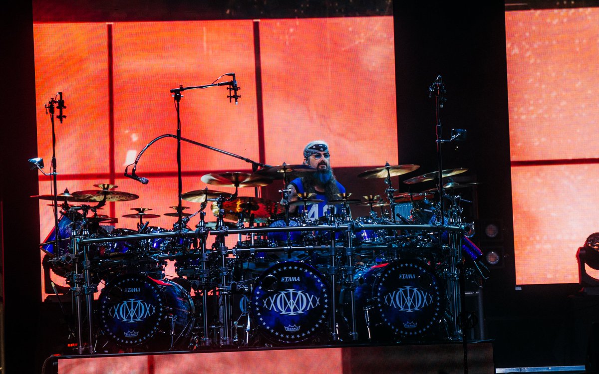 Today, we raise the horns for one of the greatest drummers of all time — Mike Portnoy! 

This year, we’re beyond excited to welcome him back to Romania with Dream Theater, headlining ARTmania Festival 2025!

#MikePortnoy #DreamTheater #ARTmania2025  #ProgMetal