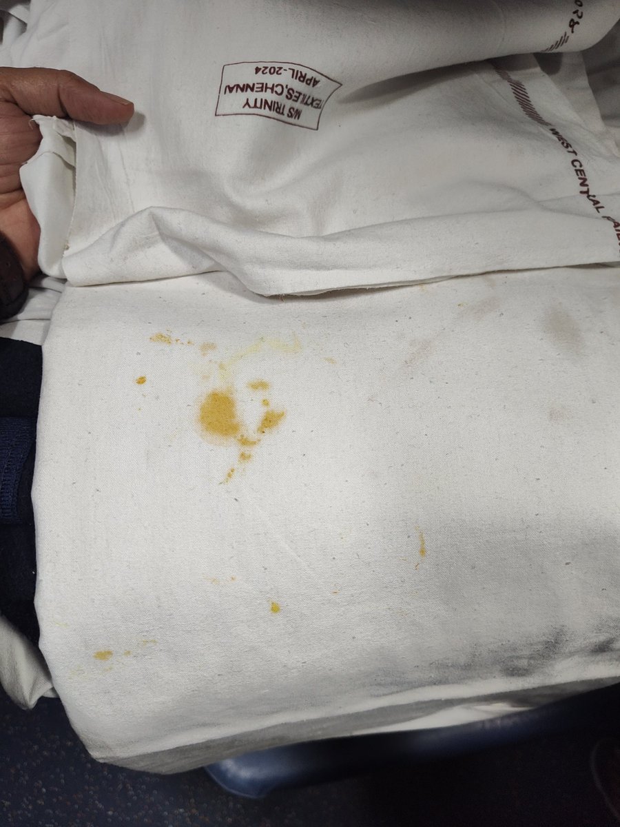 prateek1sharma's tweet photo. Bed sheets are used. While 1 packet had this proof, all the packets look used sheets repacked. Many passengers complained to the attendant. This is so shameful, feel so bad and helpless for these systemic loots. PNR-2713579449
Trn:12156
@AshwiniVaishnaw @RailwaySeva @RailMinIndia https://t.co/QvdVLeV4Ad