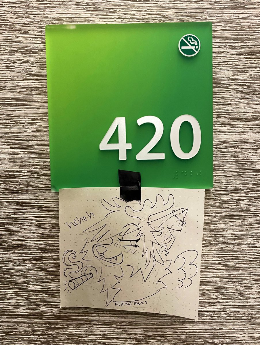 AlpineMutt's tweet photo. the most based furry con room https://t.co/8yDLXncEBP