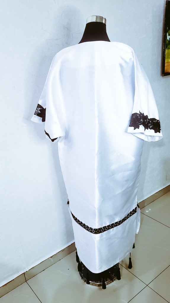 When you cant get enough of the 'Rich aunty vibe'.... a white bubu dress with class and elegant ...... Happy Easter.