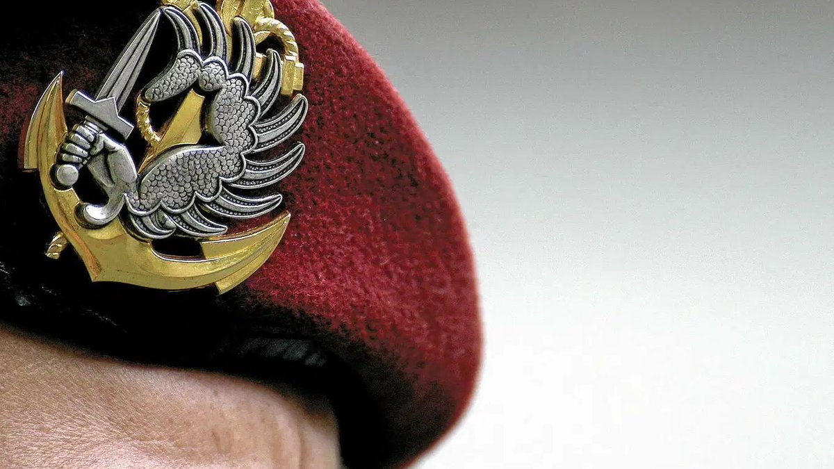 laurentalbaret's tweet photo. [Devoir de mémoire] Histoire du 1er RPIMa : les mémoires d’un régiment d’exception ⚔️
Ancien officier du 1er Régiment parachutiste d’infanterie de marine [RPIMa], Rémi Bernier raconte 💬 l’histoire de cette unité d’élite https://t.co/9fof9hUbif #RPIMa #NotreDéfense #Patrimoine https://t.co/Q5NjJHPPNX