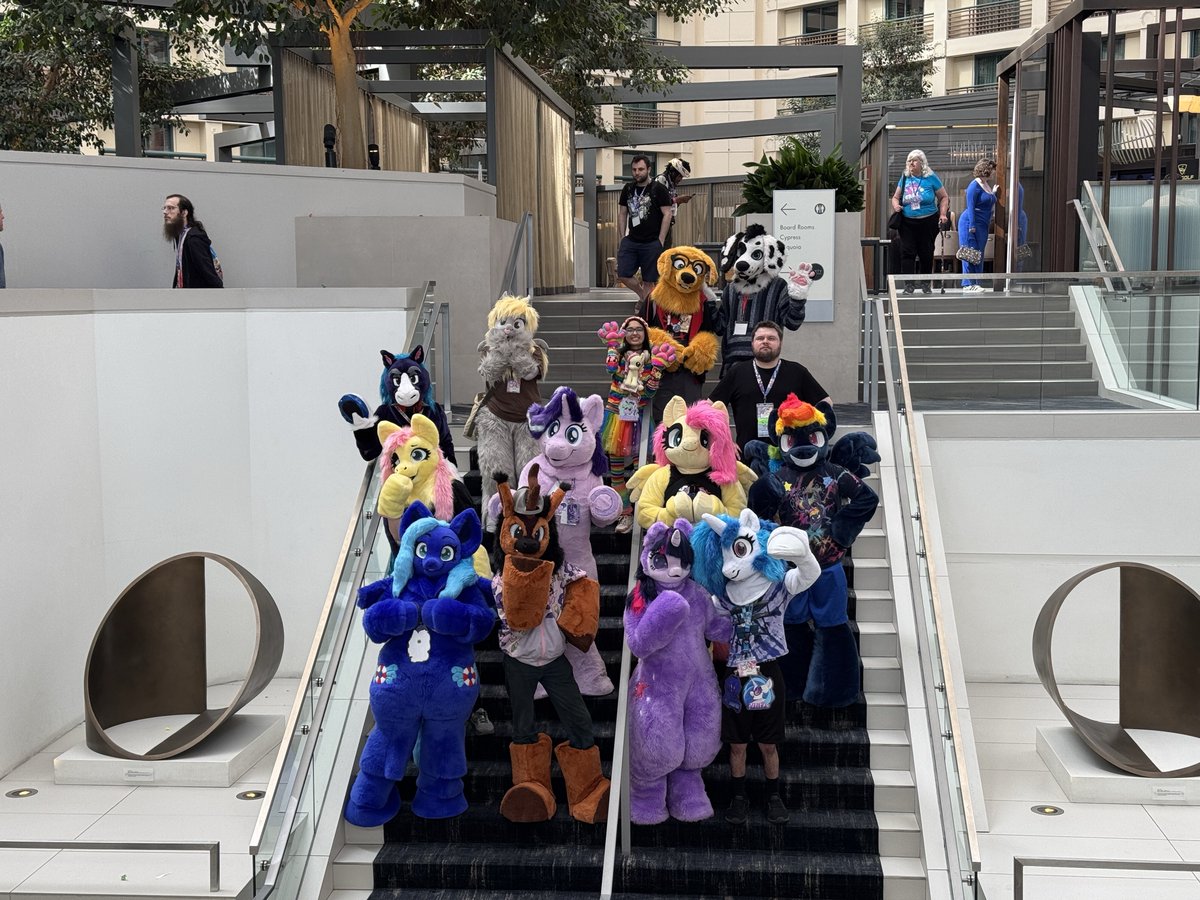 Summer_Rine_21's tweet photo. Wow, what a great turnout! So many wonderful fursuiters at Babscon! 
(1/2) https://t.co/fvxqqjdMSt