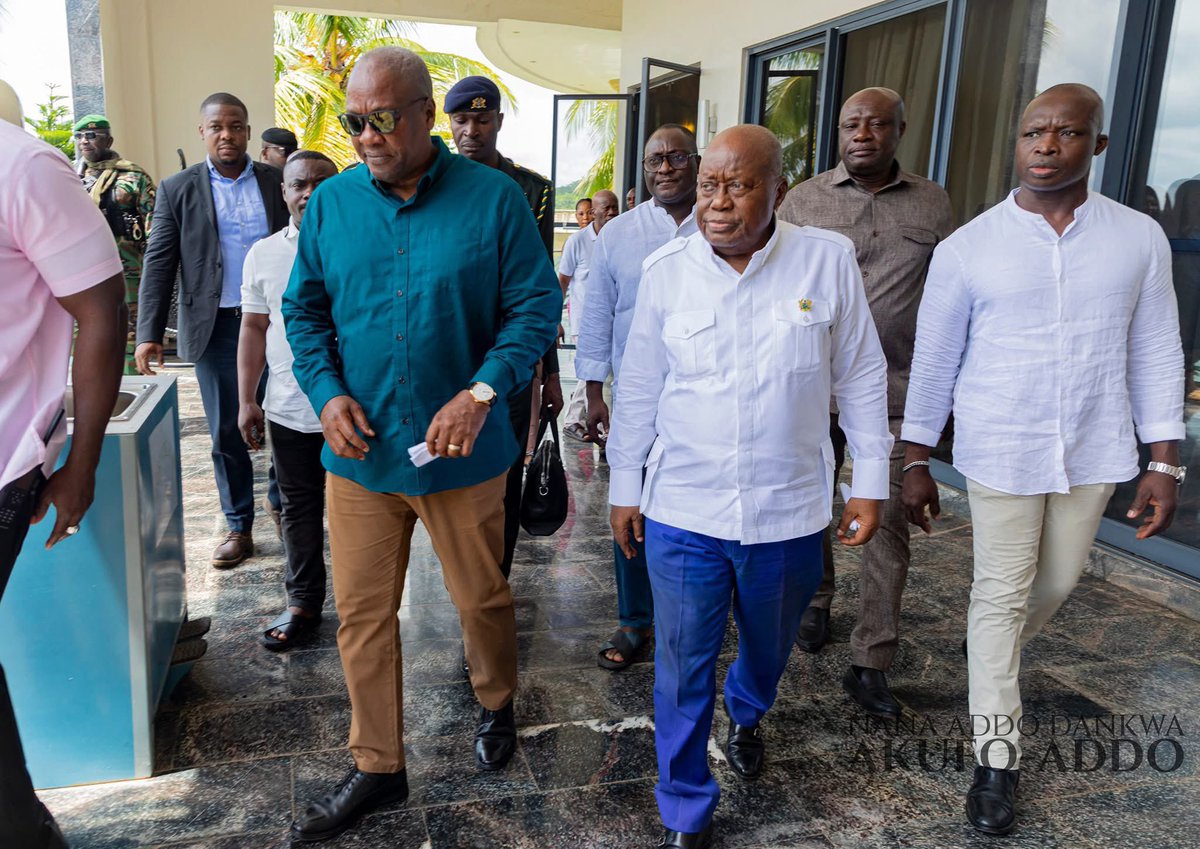 VNanakhay's tweet photo. Former President John Dramani Mahama met with Nana Addo Dankwa Akufo-Addo, his successor, on the Kwahu hills during the 2025 Easter festivities, a tradition Akufo-Addo has maintained for almost two decades.#soccabet #Ejisu #PorialsPitch https://t.co/Qrbe4sheVn