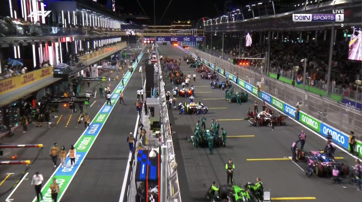 LambeResing's tweet photo. Manifesting dulu bisa umroh sambil nonton F1 di Jeddah suatu hari nanti 🙏 https://t.co/9CMtysm3il