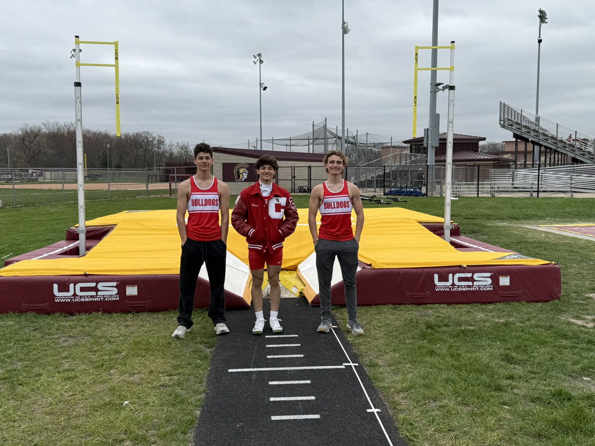 CPBoysTF's tweet image. Chesterton Relay Pole Vault Champs 
And new meet record holders! 
Jackson Donovan 13’6
Isaac Roman 15’8 ( new school record)
Bobby Scott 12’6
#GoDogs
