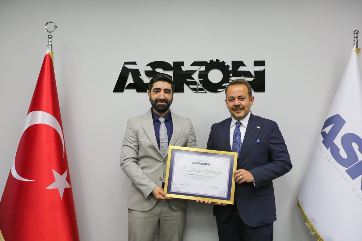 GencAskonTR's tweet photo. Van’da Bayrak emin ellerde! 🇹🇷

Van Genç ASKON Şube Başkanlığımıza Zübeyt Hakan Perihanoğlu getirilmiştir. 
Hayırlı olsun. https://t.co/mtHRWTJT27