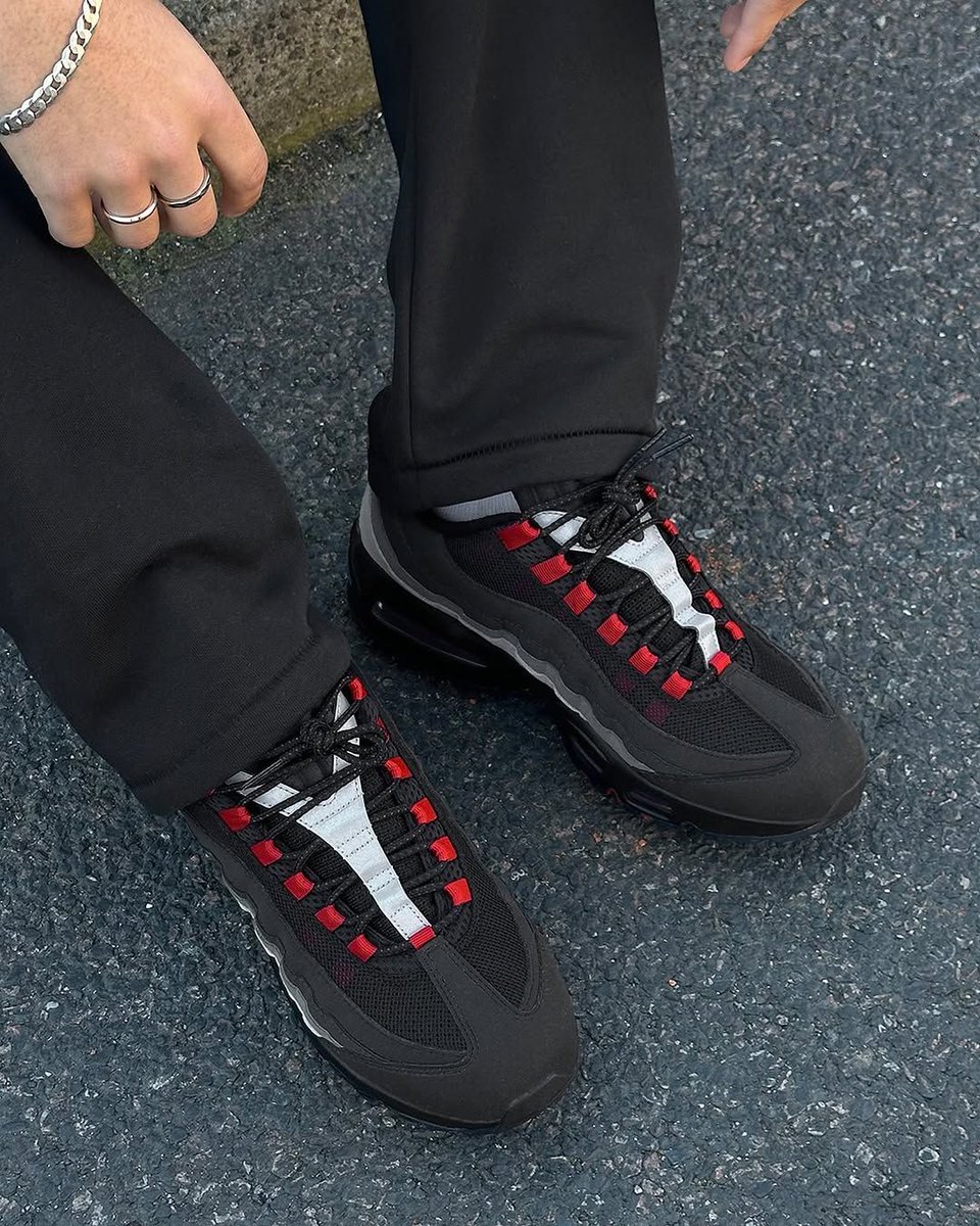 JustFreshKicks tweet media