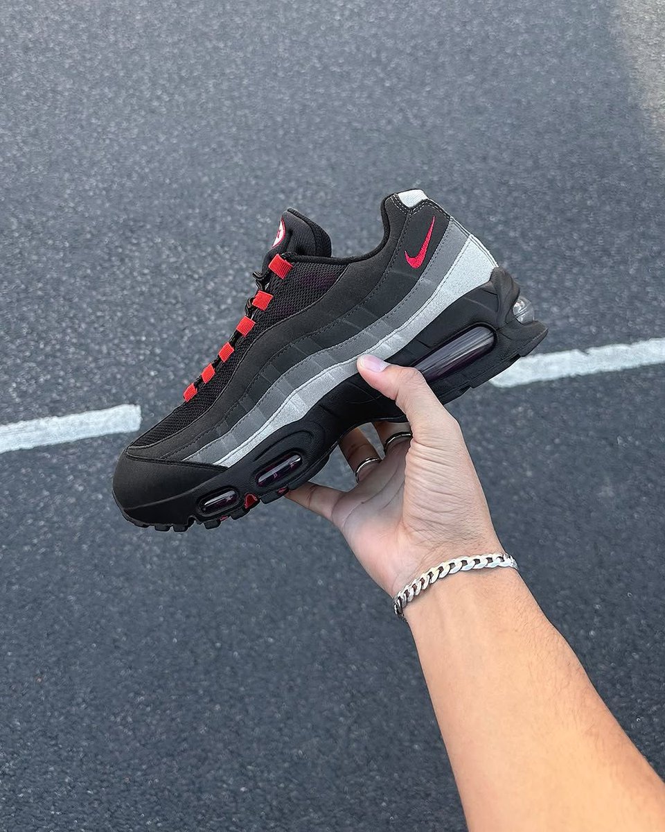 JustFreshKicks tweet media