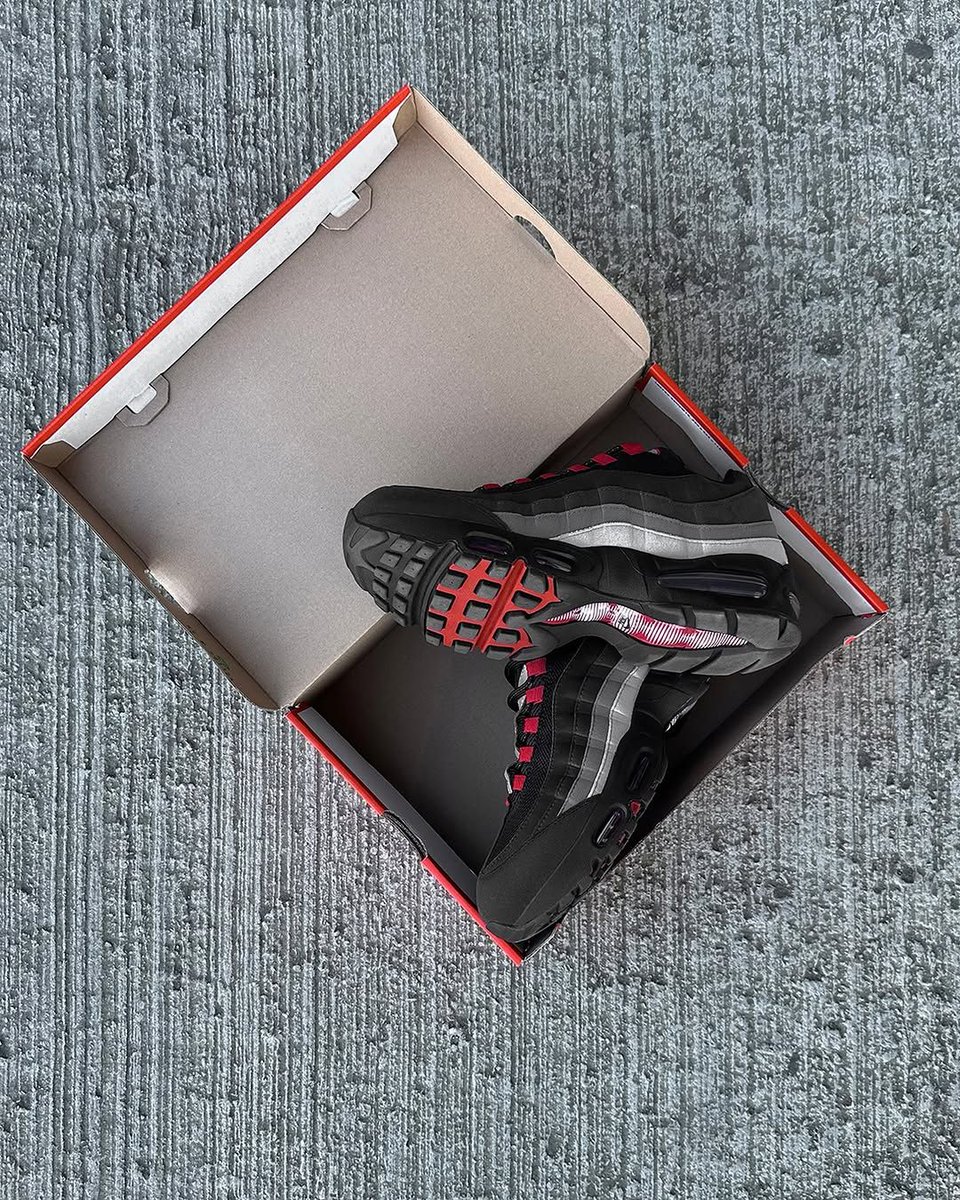 JustFreshKicks tweet media