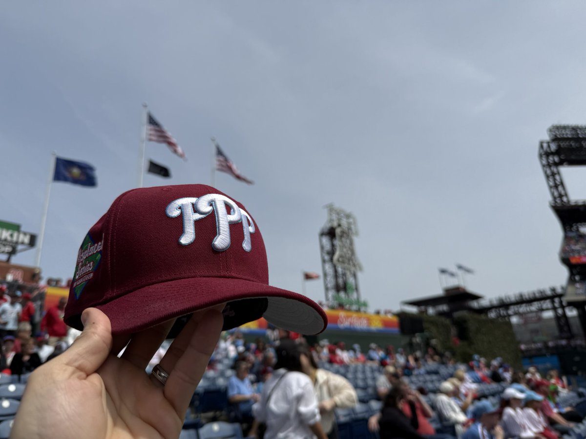 mjustin24's tweet image. Misplaced series by @JohnGeiger_ making an appearance at the bank for some day baseball. First pitch still 30 minutes away and tons of people asking if they can buy it at the ballpark.