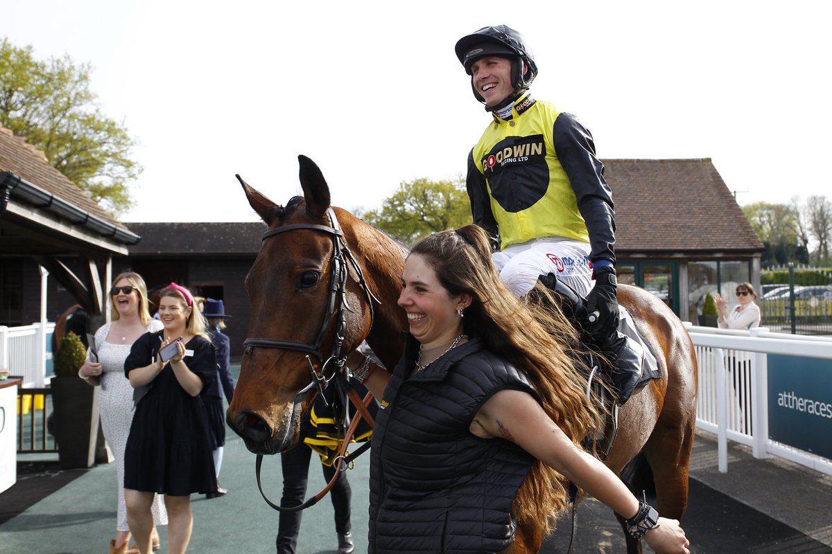 £250 GIVEAWAY..If Aucunrisque wins the £100,000 BetGoodwin Sussex Champion Chase ⁦<a href="/plumptonraces/">Plumpton Racecourse</a>⁩ on Easter Monday for Master Trainer ⁦<a href="/Chrisgordonrac1/">Chris Gordon Racing</a>⁩ then one of you lucky people gets 250 smackers…just follow and retweet to enter (over 18’s only)