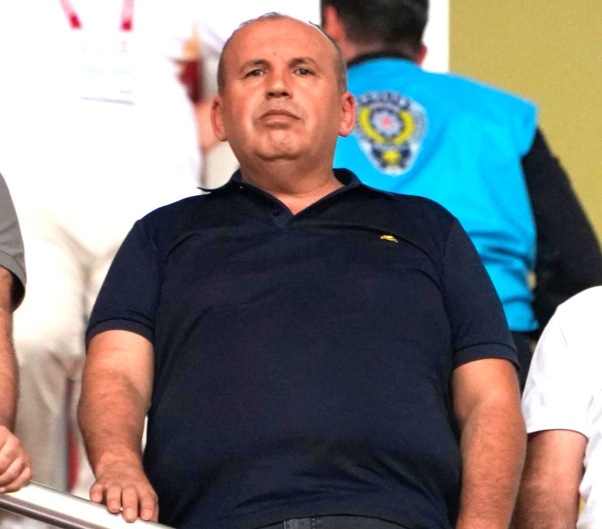 ajansspor's tweet photo. 🗣️ Gaziantep FK Başkan Yardımcısı İdris Kalkan: "Başkanımız ve yönetim kurulumuz Türk hakemlerinin hep yanında oldu ancak son oynadığımız maç artık bardağı taşıran son damla olmuştur. İlk yarıda 1-0 önde olduğumuz anlarda alakasız bir penaltı ile hakemler Başakşehir’in beraberliği yakalamasına yardımcı oldular. Sonrasında alakasız bir şekilde Selçuk İnan’ı kırmızı kartla attılar. Artık bunları kimse yemiyor. Açık açık birilerine yaranmak, birilerini kollamak adına verilen bu kararları artık kimse yemiyor." 

@Salimmanav