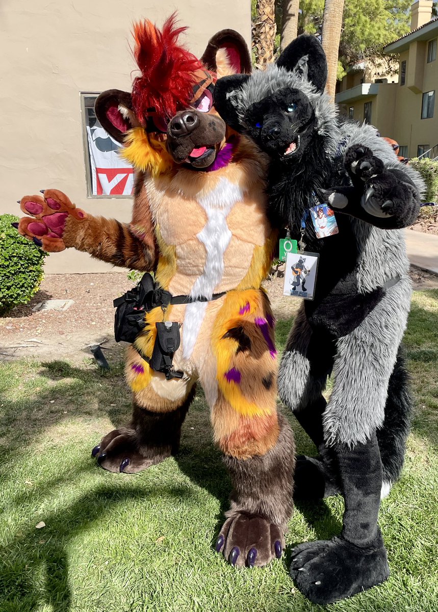 Poses with one of the best yeens I’ve seen at #LVFC2025 yesterday. A Made For You. Such a cutie, should have asked for his room and phone numbers. Tag appreciated.