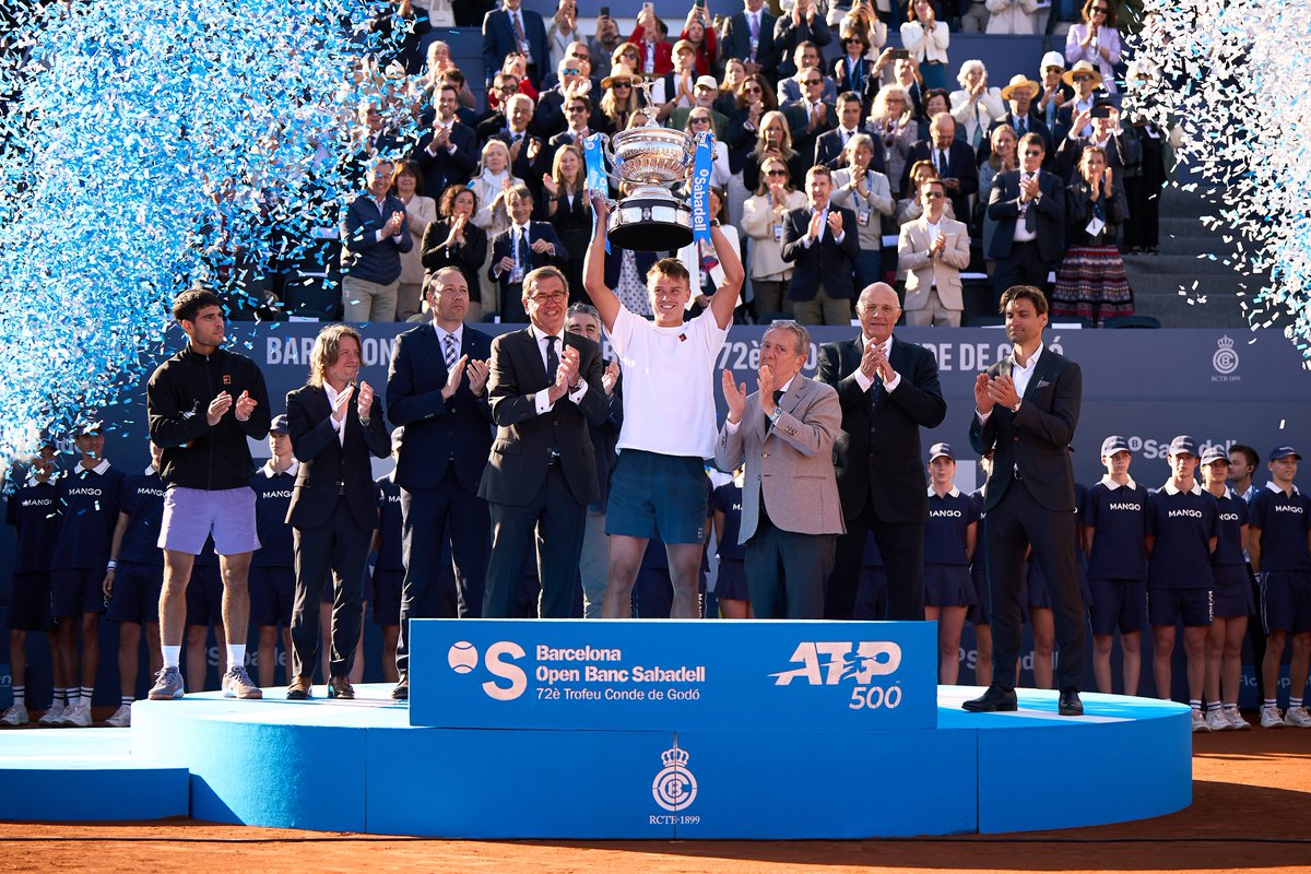 Barcelona Open Banc Sabadell (@bcnopenbs) on Twitter photo Aquí está nuestro campeón en 2025: 𝗛𝗢𝗟𝗚𝗘𝗥 𝗥𝗨𝗡𝗘 🏆
<a href="/holgerrune2003/">Holger Rune</a> | <a href="/ATPTour_ES/">ATP Tour en Español</a> | #BCNOpenBS Aquí está nuestro campeón en 2025: 𝗛𝗢𝗟𝗚𝗘𝗥 𝗥𝗨𝗡𝗘 🏆
<a href="/holgerrune2003/">Holger Rune</a> | <a href="/ATPTour_ES/">ATP Tour en Español</a> | #BCNOpenBS
