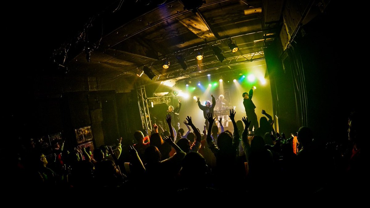 M_D_J_official's tweet photo. 4/20(SUN)
「 Fun Weekend!! 」
@ 豊橋club KNOT(愛知)
@club_KNOT_
.
お越し頂いた皆様
ありがとうございました!!!
.
本日のセトリも公開⬇️
__________________________
.
📝🎤TODAY SET LIST 🎤📝
.
SE ~advance~
NOVICE
JUST
Energy
MUJERIEGO DANDY
ツヨメテキーラ
TORICO
ハジライハナインダ
ありがとう
ANSWER
two oh one seven
クダラナ
.
各種音楽サイトにて楽曲配信中🎧
▷ https://t.co/KtWUaxKKNL
.
__________________________
.
#MDJ #ケミカリ #LOOSELY
#豊橋 #clubKNOT