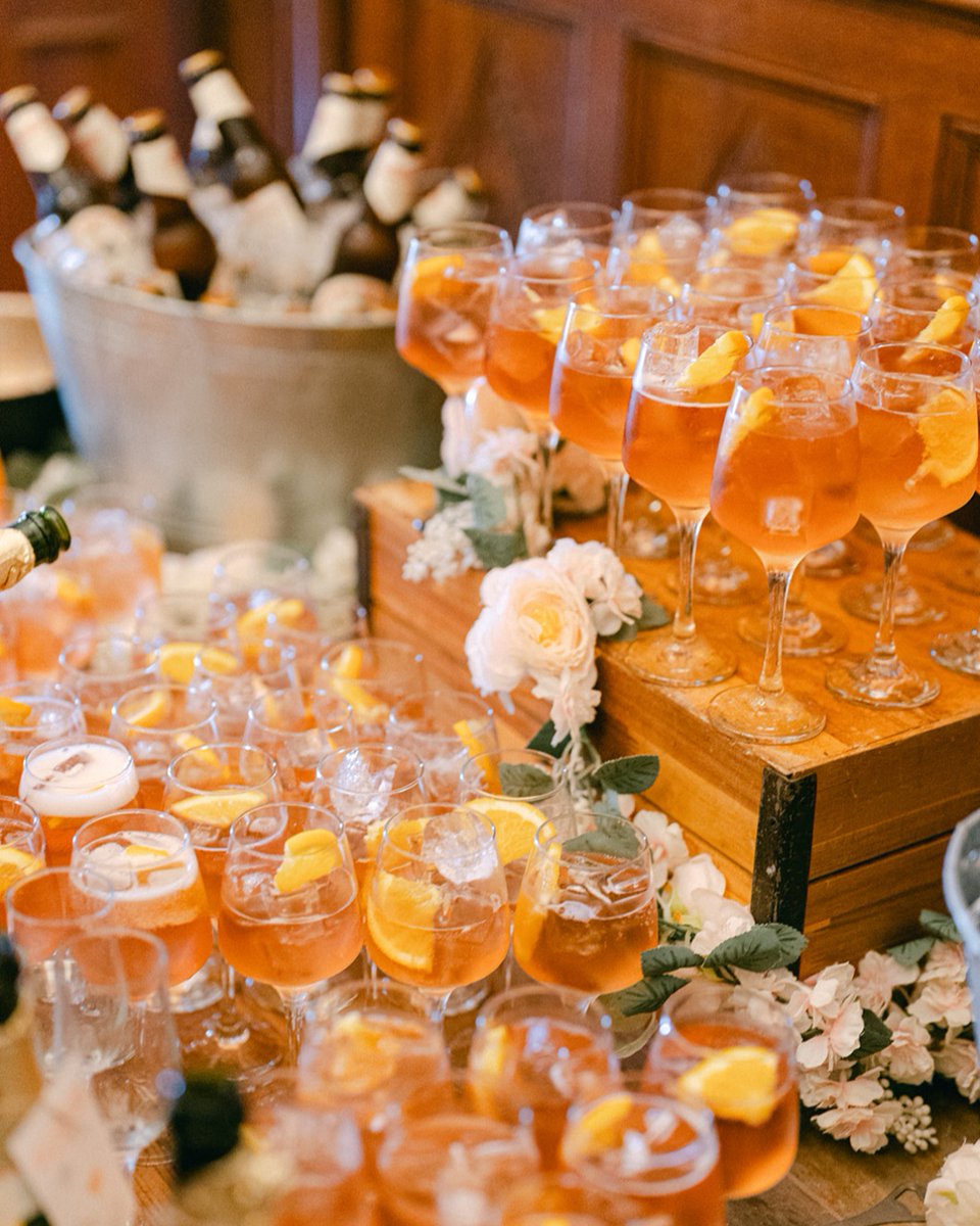 Orange you glad it’s Aperol o’clock? 🍊🥂 

PHOTO @charlotteburnphotography

#manorbythelake #wedding #weddingvenue #cotswoldwedding #weddinginspiration #weddinginspo #weddingdrinks #cocktail #aperolspritz