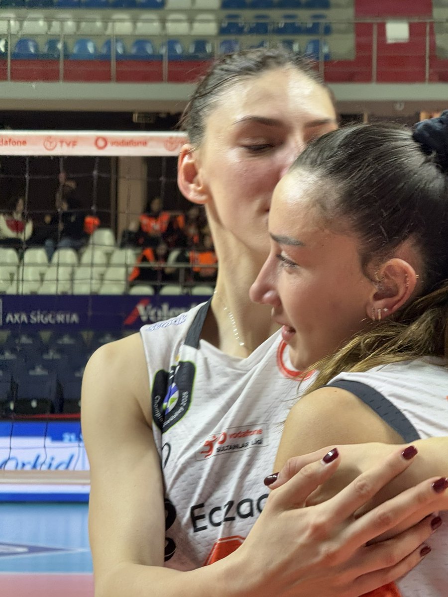 bosskohan's tweet photo. -If I were the moon, would you still reach for the stars?
-Only if you promise me to shine forever... https://t.co/sdYWkbKCNe