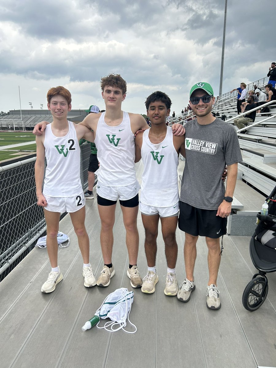 Train together, race together! 

Proud of these boys killing it in the 1600 at Regionals, finishing less than a second between each other! 

Zane: 4:33.51
Gio: 4:33.70
Kaden: 4:34.10