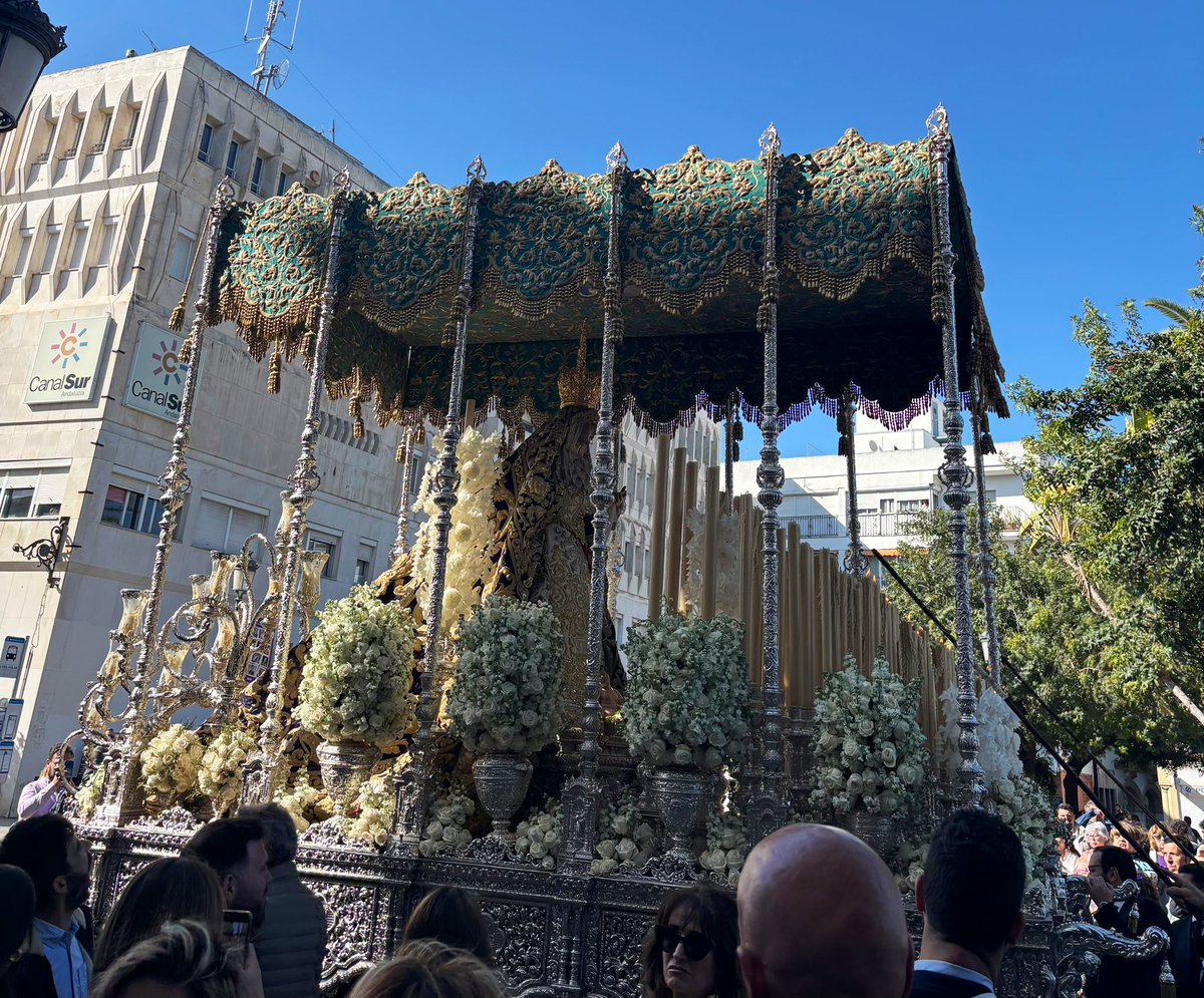 BMjulianCerdan's tweet photo. 🔵 EN DIRECTO

📍Llega a su templo M. Stma. de la Amargura, finalizando así el traslado de vuelta y nuestra #SemanaSanta2025 
⌚️19:09 h.

🎼”Reina de la O” @antoniodavidrg 
🎼”Ave María” @CristobalLG 
🎼”Coronación de la Macarena”

#DomingoDeResurreccion #SuenaJuliánCerdán https://t.co/NJBU7Y8bcA